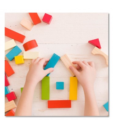 Cuadro infantil manos creando con bloques de madera