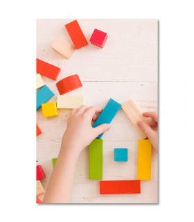 Cuadro infantil manos creando con bloques de madera
