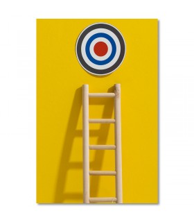 Cuadro escalera con diana sobre fondo amarillo