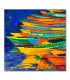 Cuadro con barcas coloridas sobre fondo azul intenso