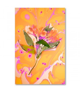 Cuadro flor tropical sobre fondo liquido naranja