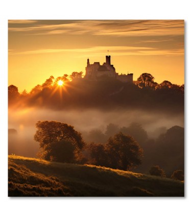 Cuadro castillo dorado con sol al amanecer