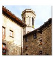 Lienzo torre historica entre casas de piedra