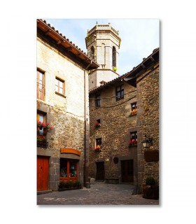 Cuadro torre histórica entre casas de piedra