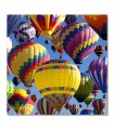 Cuadro colorido globos aerostáticos en el cielo azul