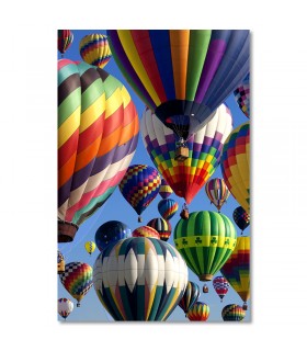 Cuadro colorido globos aerostáticos en el cielo azul