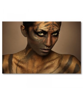 Cuadro mujer afro con mirada felina