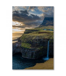 Cuadro paisaje con cascada al atardecer